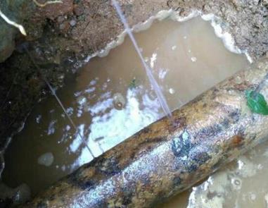 邵阳市楼顶渗水维修公司分享下地暖漏水的原因及检测方法。